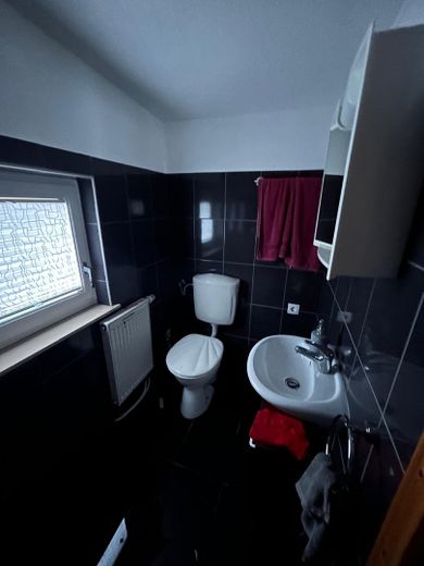 Einfamilienhaus plus Ferienhäuschen – Ferienhäuschen Dusche/WC