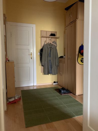 Bezugsfreie Wohnung in Baumschulenweg • Altbau • Provisionsfrei – Flur