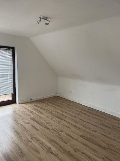 Charmante 2,5-Zimmer-Wohnung mit Wohlfühlcharakter – Wohnzimmer