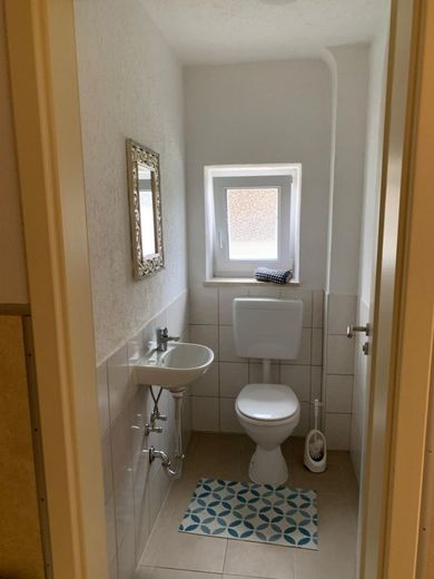 Top renoviertes Gästehaus mit 10,1 % Rendite - sofort durchstarten! – WC