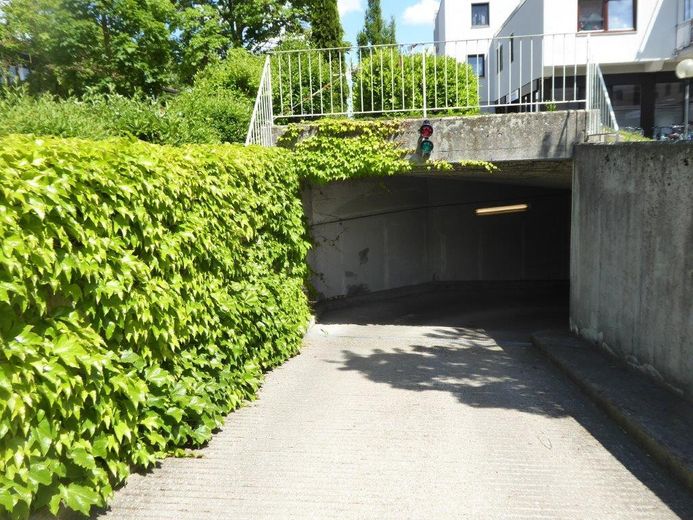 von Privat: Sehr gepfl. Appartement in begehrter Lage Schloßstrasse! Kapitalanleger o. Selbstbezug! – Einfahrt zur Tiefgarage