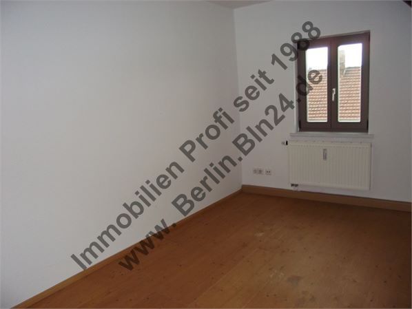 Halle + frisch renovierte Wohnung, WG tauglich – DG mitte Kinderzimmer