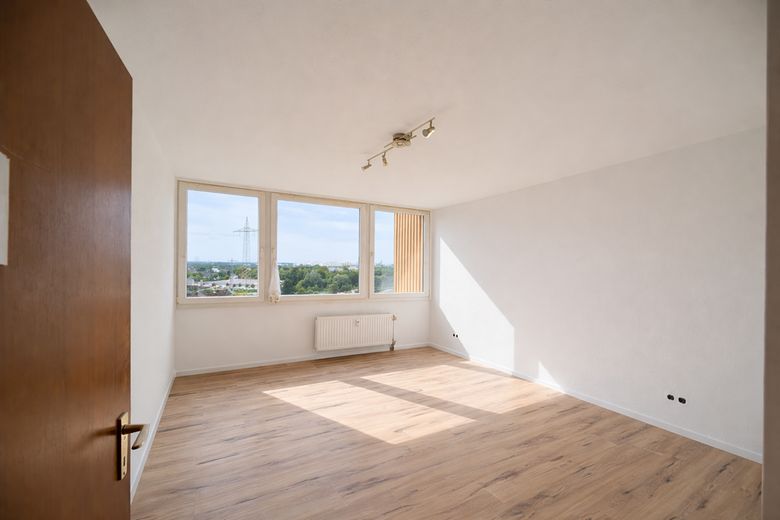 4-pokojowe mieszkanie na najwyższym piętrze, garaż podziemny, 2 windy, WC dla gości, loggia z dalekim widokiem – Foto 6
