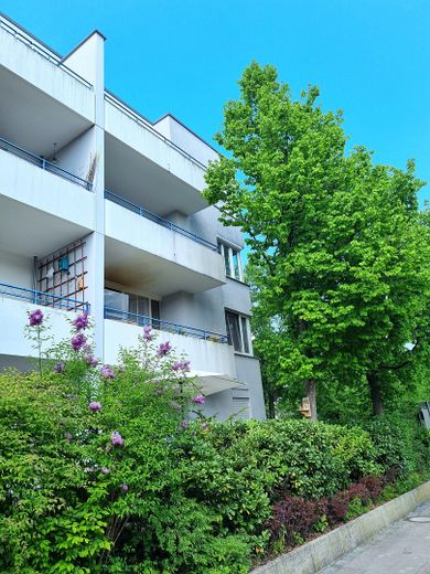 Schöne, helle 2-Zimmer-Wohnung mit Tageslichtbad und Balkon sowie Tiefgarage – Aussenansicht