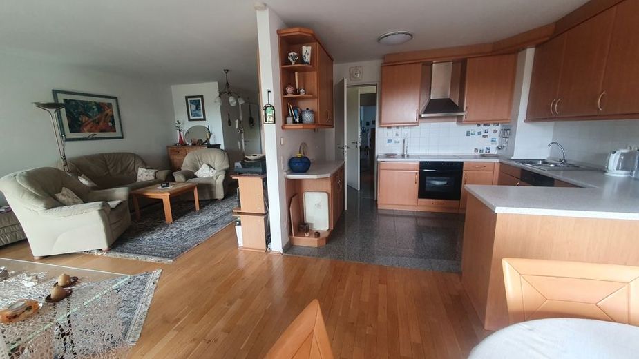 Blick vom Fenster Richtung Wohnzimmer und Küche