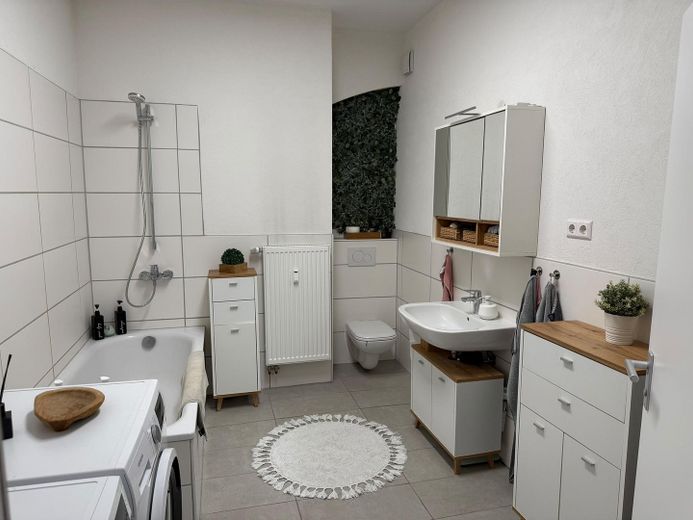 Wohnen mit Flair - sanierte Wohnung in der Klingenburg – Bad
