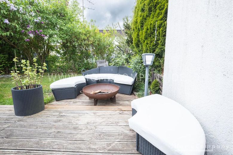 Außergewöhnlicher Designer-Bungalow mit Indoor-Pool, Heimkino  &  Smart-Home in ruhiger Naturlage – d69ccd436ac9ce409b70d96411f8571e5213078d.jpg