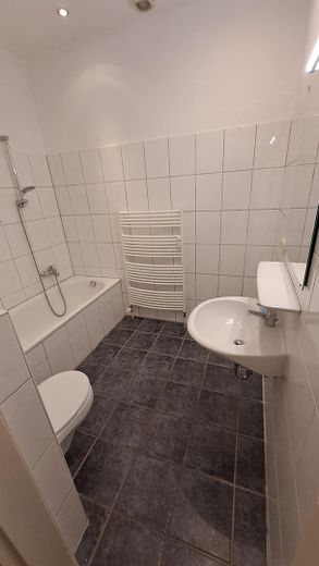 Lüneburg 2,5 Zimmer Wohnung kaufen in nur zu fuß bis 5 Min zum Marktplatz. – Bad
