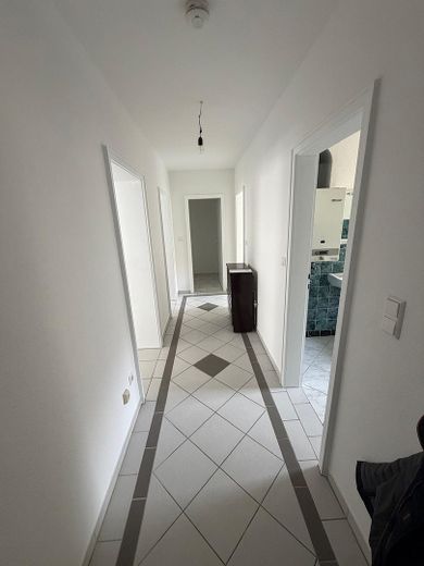Gerenoveerd 2-kamerappartement met balkon en inbouwkeuken – Foto 4