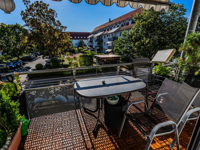 104 m² Wohnkomfort in ruhiger Lage – 3 Zimmer, Balkon & Stellplatz – Balkon