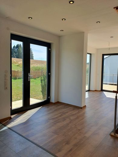 150  m², डीडोर्फ़ के बाहरी इलाके में उजला, शांत अपार्टमेंट – Küche-Flur-Wohnzimmer EG