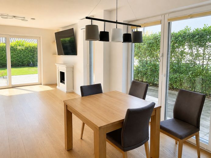 Neuwertiges Reihenendhaus mit modernem Wohnkomfort – Essbereich
