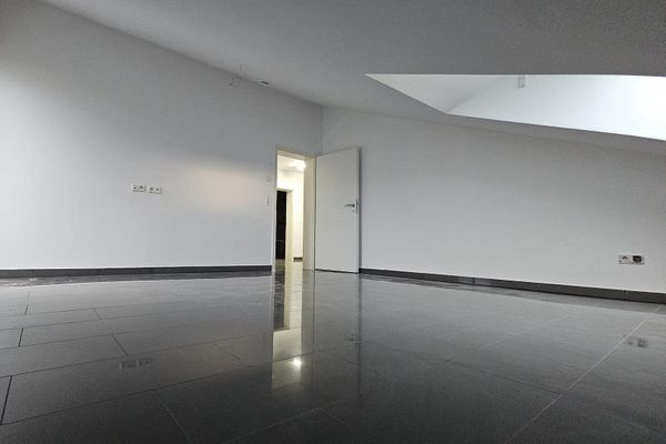3,5-Zimmer-Wohnung in Bad Vilbel: Modernes Wohnen mit Dachboden