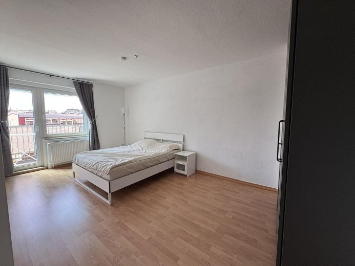 Provisionsfrei,renoviert,ruhig,95qm Wohnung 3,5 Zimmer+Küche mit EBK,Tageslichtbad,Südbalkon – Schlafzimmer