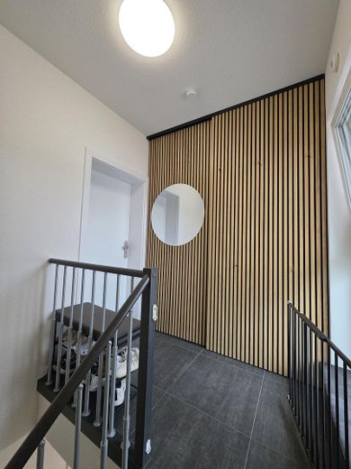 Moderne 4-Zimmer-OG-Wohnung mit PV, Wärmepumpe & Smart Home – Eingang