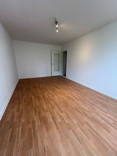 Helle 2-Zimmer-Wohnung in direkter Innenstadtlage Bremerhavens – Zimmer 1