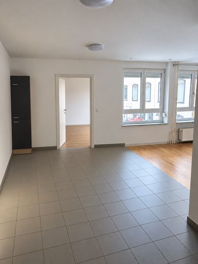 Fraîchement rénové & partiellement meublé – agréable appartement de 2 pièces à Wiesbaden – Flur