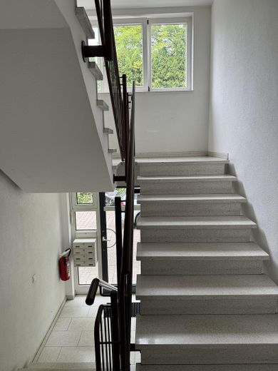 Wohnung 2,5 Zimmer 55 qm kernsaniert Provisionsfrei – Treppenhaus