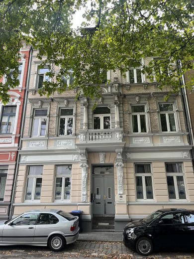 Büroräume im denkmalgeschützten Stilhaus in Duisburg Ruhort – Fassade und Eingang