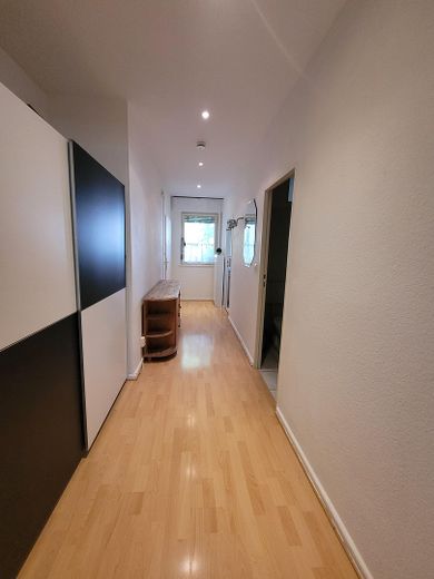 Bezugsfreie helle Wohnung mit Südwestloggia – Foto 7