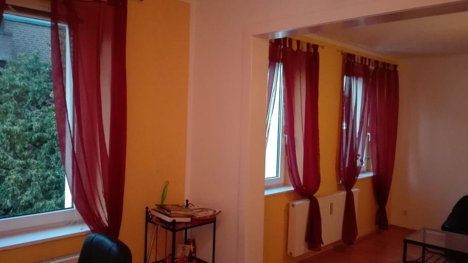 Solingen Ohligs'te yatırım, genişletme potansiyelli 3 ailelik ev – Wohnzimmer