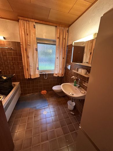 Hermsdorf: casa unifamiliare indipendente su terreno di 492 m² con potenziale di sviluppo – Foto 12