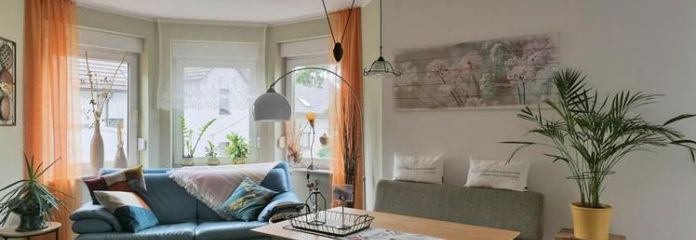 (EF0910_M) Zwickau: Wilkau-Haßlau, neu möbliertes 2-Zimmer-Apartment mit Balkon, sep. Eingang, WLAN und PKW-Stellplatz