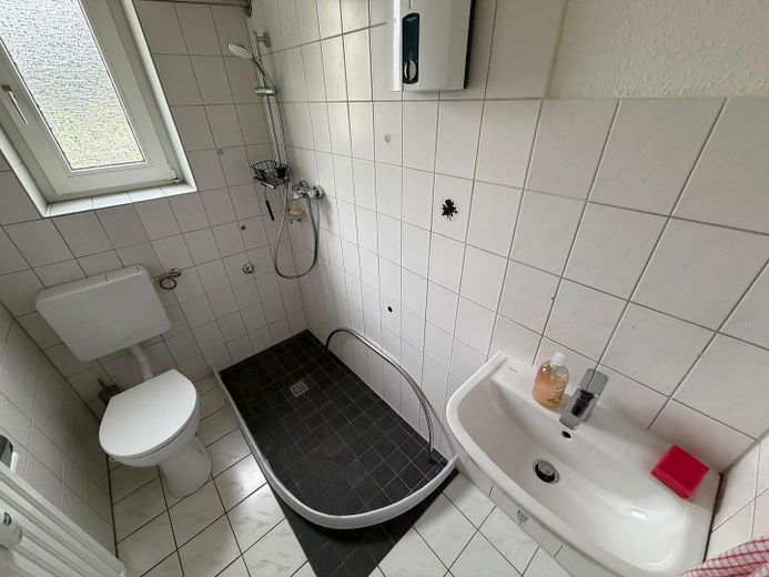 Helle 3 Zimmer Erdgeschoss Wohnung, frei ab 01.09.2026 – Bad