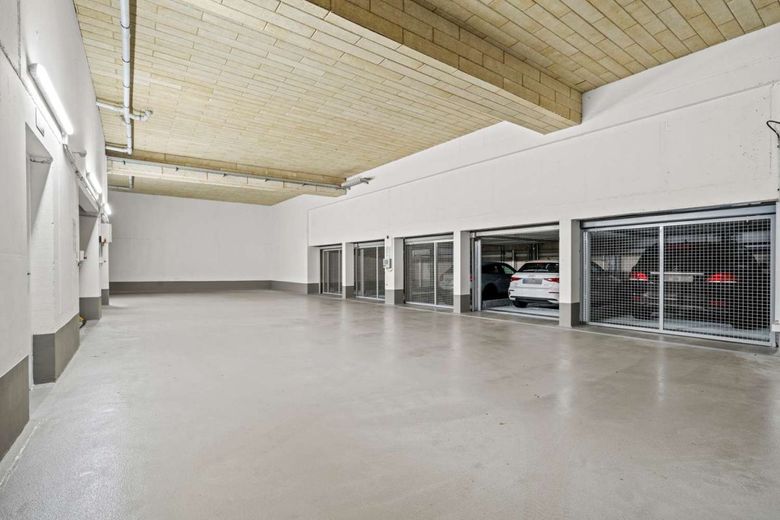SENSATIONELL! Helle 3-Zimmer Garten-Wohnung mit schöner Terrasse und kleinem Garten – Großzüge Parkgarage