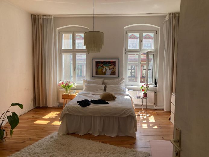 Provisionsfrei. Großzügige Altbauwohnung im Herzen Neuköllns. Bezugsfrei ab dem 1.8.26 – Zimmer 1