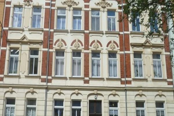 Großzügige 3 Raum Wohnung im Altbau