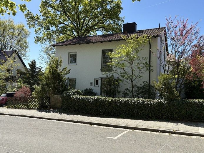 Gepflegtes Einfamilienhaus mit Garage und Garten in ruhiger u. gehobener Lage Erlangen – EFH Erlangen 015