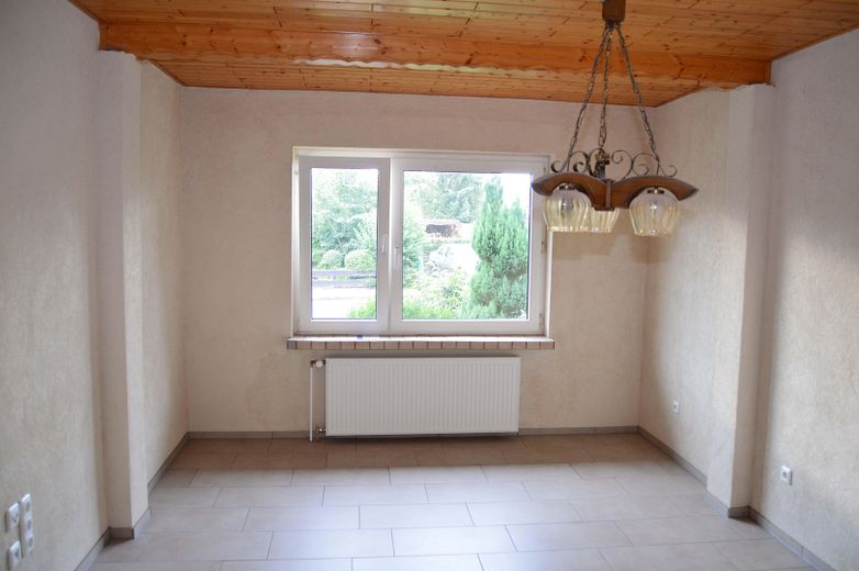 Mehrfamilienhaus provisionsfrei – 1 Einheit vermietet, 1 Einheit frei für Sie – WG 1: Wohnzimmer