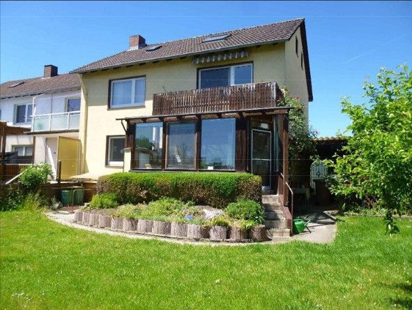 Doppelhaushälfte mit Wintergarten, Kamin, Balkon & Doppelgarage in Hofgeismar – Provisionsfrei von privat! – Photo 2