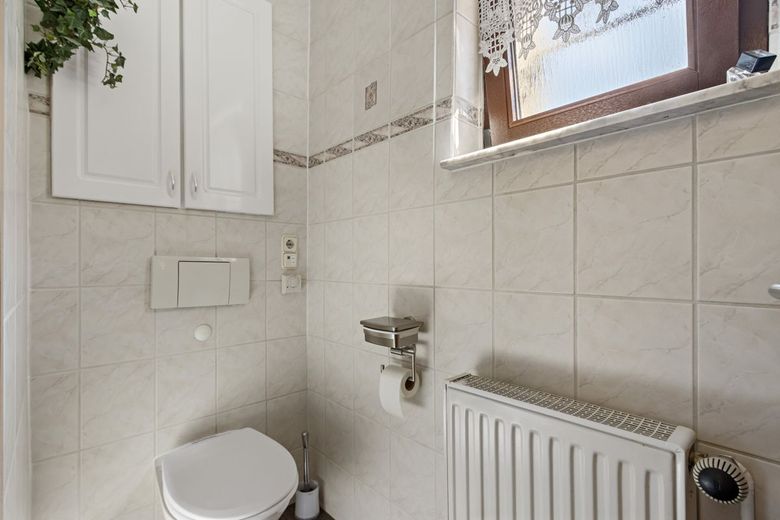 Der Lottogewinn unter den Reihenhäusern im Süden von Halle! – Gäste WC