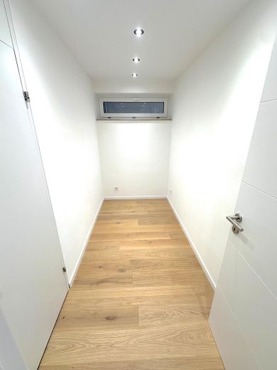 Exklusiv: Komplett neu renovierte 5,5–6‑Zimmer‑Wohnung in Top‑Lage Esslingen‑Sulzgries – Windfang