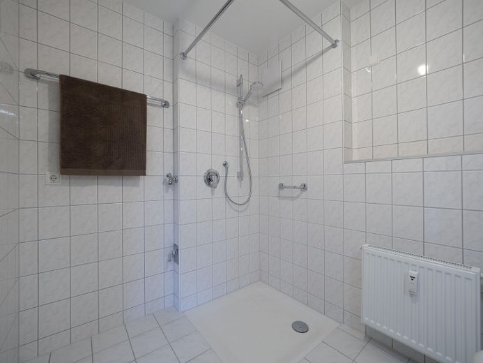 Helle 1,5-Zimmer-Wohnung in der Seniorenwohnanlage Papiergässle im Herzen von Waldkirch – Badezimmer