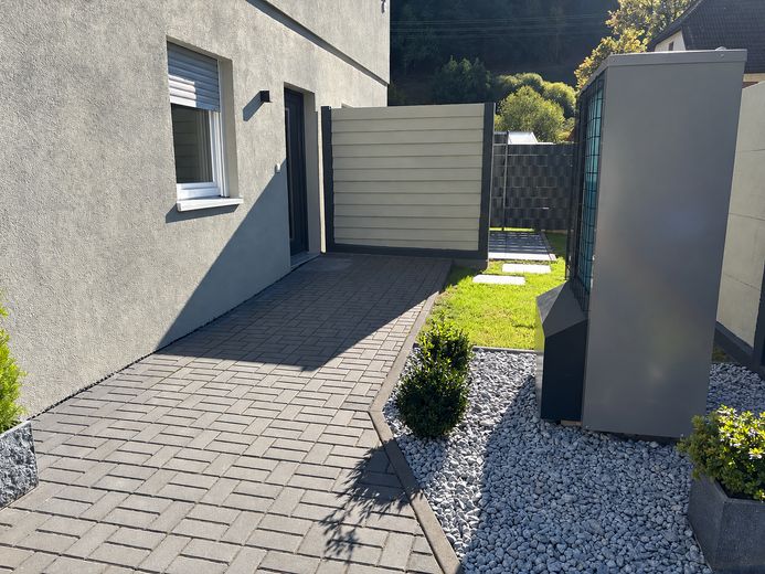 Modernes Zweifamilienhaus mit Einliegerwohnung in Elzach-Oberprechtal – Eingang Einliegerwohnung