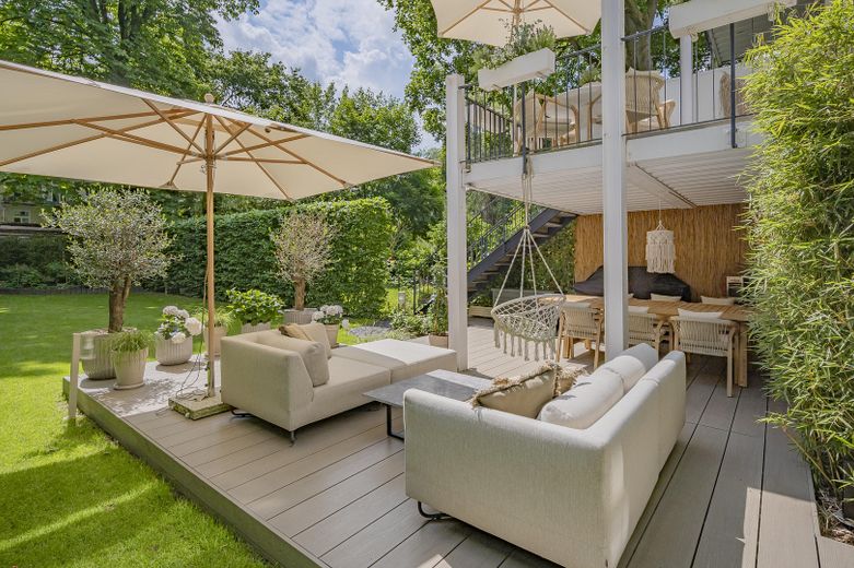 untere Terrasse Gartenseite