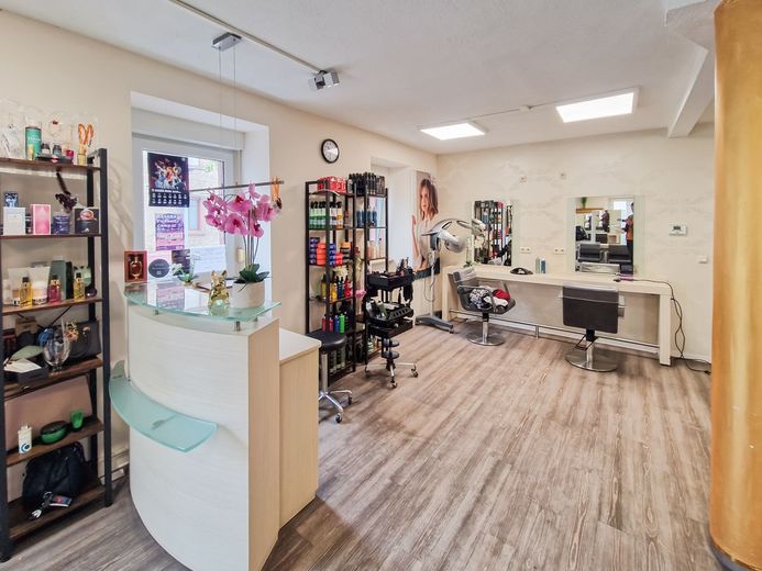MZ-Hechtsheim: 3 Einheiten unter einem Dach - Wohnen und Gewerbe in attraktiver Lage – EG: Friseursalon