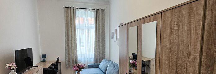 WG-Zimmer möbliert & frisch saniert – 8 Min. zur HTW Uni / Furnished room in a shared apartment – Zimmer 3 / Room 3