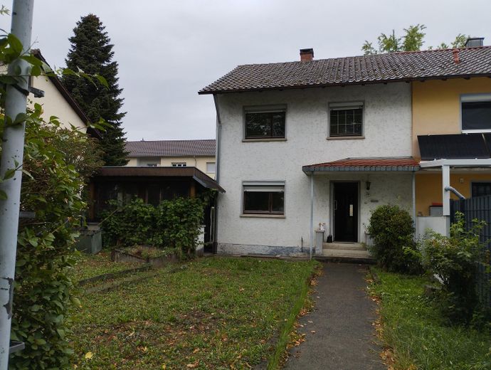 End-of-terrace house, 80m² of living space, for sale in a traffic-calmed area of Albersbösch, Offenburg – Hausansicht