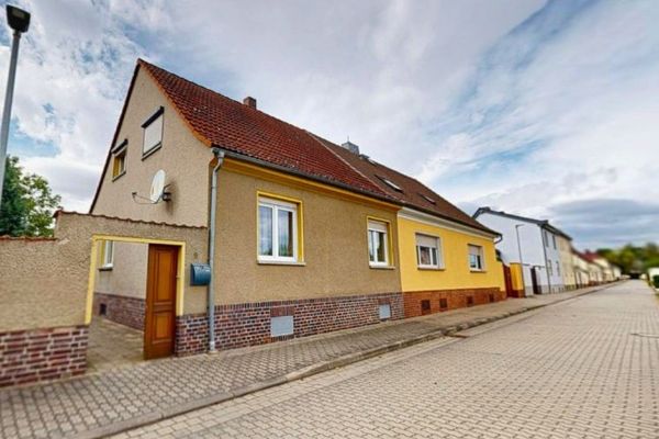 Ohne Käuferprovision - Doppelhaushälfte in ruhiger Seitenstraße mit großem Grundstück