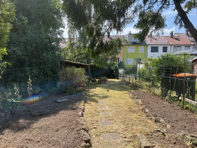 Charmantes Reihenhaus mit ausgebautem Dachboden und schönem Außenbereich - zzgl. Garage – Garten