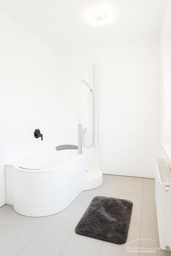 Voll möblierte Wohnung mit 5 Schlafzimmern, Balkon und Parkplatz in Höhenkirchen-Siegertsbrunn – ideal für WGs oder Familie – e858855872d02f0841e41d57620e7faff3ceb9dd.jpg