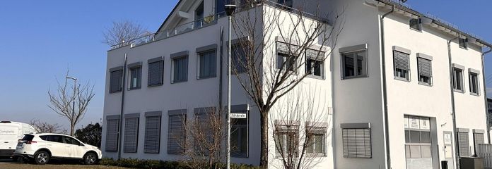 Leinfelden - Kleine eenheid, gedeeltelijk gemeubileerd - 120 m2 tot 240 m2 kantoorruimte / geweldige locatie
