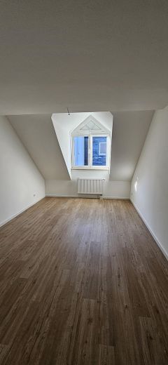 Modernes Wohnen in zentraler Lage – 4-Zimmer-Wohnung nach Sanierung – Zimmer 1