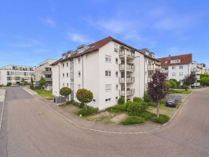 Lichtblick! Großer Gartenanteil, Fernwärme, Terrasse, TG-Platz, Keller, gute Lage – Foto 1