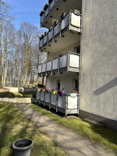 Schöne gepflegte helle Wohnung im 2.Obergeschoss – Balkon