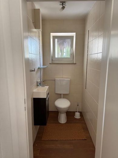 Ruhige 5 Zi-Whg. in Berg mit Balkon, renoviert – WC